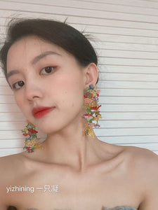 H3LL NO  exaggerated flower acrylic beaded woven earrings